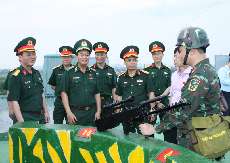 Đoàn khảo sát của Ủy ban Quốc phòng và An ninh khảo sát công tác phòng không nhân dân tại huyện Thanh Oai, TP. Hà Nội